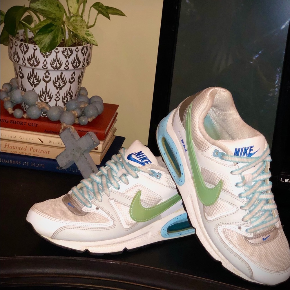 Womens size 8 Nike